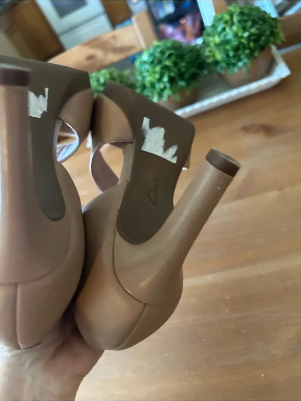NEW Clarks Collection Women's Tan Cross-Strap Heels Size 8 1/2
